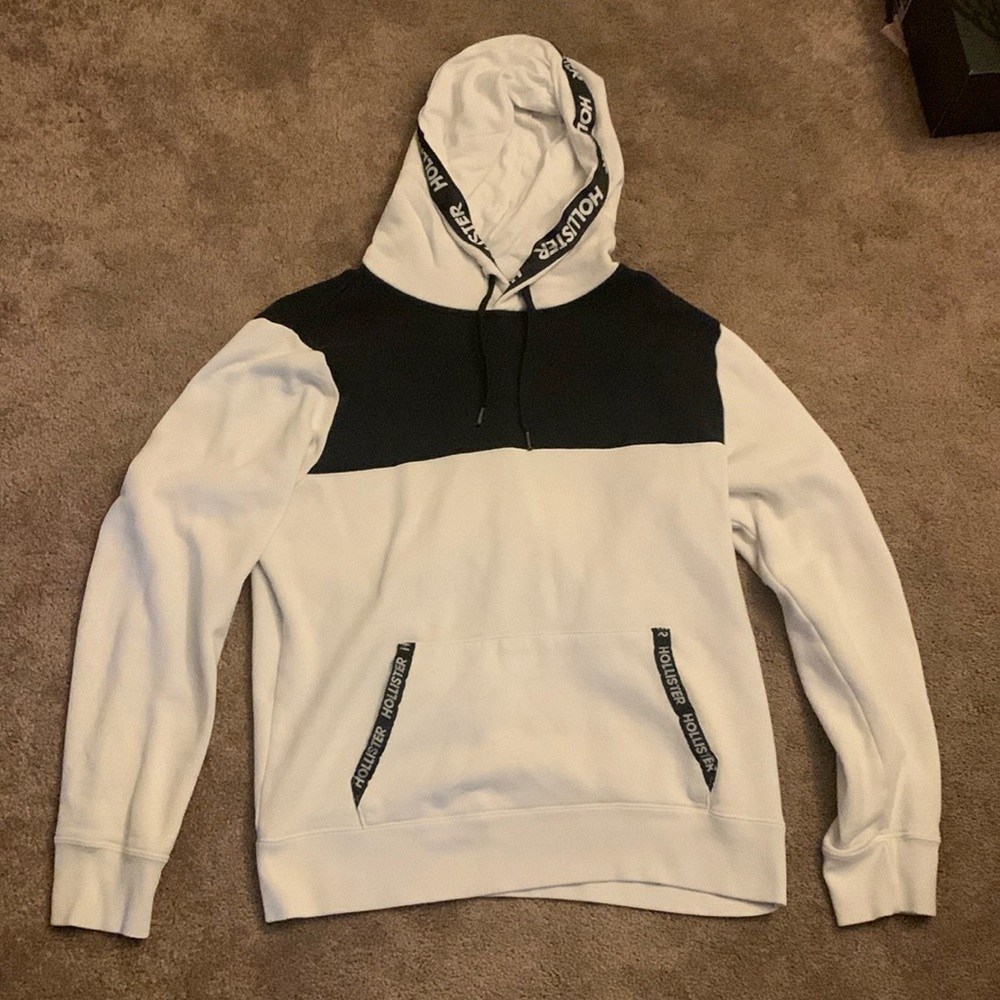 Hollister Men’s Size Medium Black/White Long Sleeve Hoodie